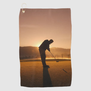 Homme jouant Golf au coucher du soleil Serviettes