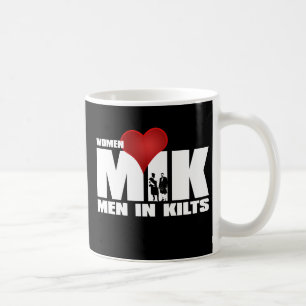 Hommes d'amour de femmes dans la tasse de kilts