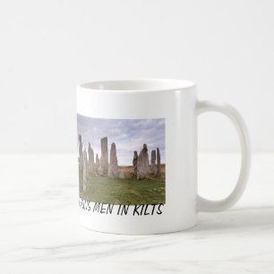 "Hommes de recherche tasse de café dans kilts"