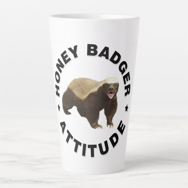 Honey Badger hat Attitude Milchtasse (Vorderseite)