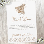 Honey Bee Baby Dusche Danke Karte<br><div class="desc">Modern Bee Thema Babydusche danke. Ändern Sie den Text,  um ihn anzupassen. Originelle Kunst von Nic Squirrell. Reverse weist ein passendes Wabenmuster auf.</div>