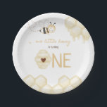 Honey Bee Birthday Paper Tellers Pappteller<br><div class="desc">Machen Sie Ihren kleinen "Bee-day" mit diesen bezaubernden Honey Bee Birthday Paper Tellern zu einem besonderen Erlebnis! Diese Teller sind perfekt für eine Hummelfeier geeignet und zeichnen sich durch ein hübsches Design aus, das Ihre Gäste begeistern wird. Ob Geburtstag oder Party "Sweet to Bee One" - diese Teller sind die...</div>