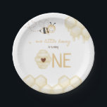 Honey Bee Birthday Paper Tellers Pappteller<br><div class="desc">Machen Sie Ihren kleinen "Bee-day" mit diesen bezaubernden Honey Bee Birthday Paper Tellern zu einem besonderen Erlebnis! Diese Teller sind perfekt für eine Hummelfeier geeignet und zeichnen sich durch ein hübsches Design aus, das Ihre Gäste begeistern wird. Ob Geburtstag oder Party "Sweet to Bee One" - diese Teller sind die...</div>