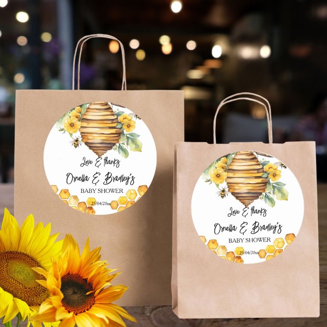 Honey Biene Baby Dusche danke Ihnen für Vorlage Runder Aufkleber (Honey bee baby shower thank you favor template stickers beehive yellow flowers favor stickers cute)