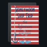 Honeymoon Cruise Door Magnet<br><div class="desc">Machen Sie es sich leicht,  Ihr Statoom auf einem Kreuzfahrtschiff zu finden und feiern Sie einen Flitterwochenurlaub. Originelles Design von Night Owl's Menagerie,  2019.</div>