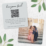 Honeymoon Fund | QR Code Foto Wedding Registry Begleitkarte<br><div class="desc">Einfache, stilvolle Hochzeitshoneymoon Fond Fond Fond Foto Kapselkarte in einem modernen minimalistischen Design-Stil mit einer eleganten natürlichen Schrift Typografie in klassischem Schwarz auf einem taubenblauen grauen Hintergrund, mit einem informellen Schriftart im Stil der Handschrift. Der Text kann leicht mit Ihrem Titel, Zahlungs-URL (zelle, venmo, paypal etc), scannbarem QR-Code, Nachricht und...</div>