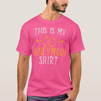 Honeymoon Just Married Newlyweds Honeymooners Vaca T-Shirt