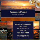 Honeymoon Sunset Event Planer Business Card Visitenkarte<br><div class="desc">Elegante Visitenkarte mit einem Sonnenuntergang am Ozean mit dunkelblauen und farbenfrohen Farben und goldenen Streifen der Rose. Auf der Rückseite finden Sie auch Rose goldene Glitzern. Wunderschön für einen Eventplaner oder Flitterwochenreiseexperten.</div>