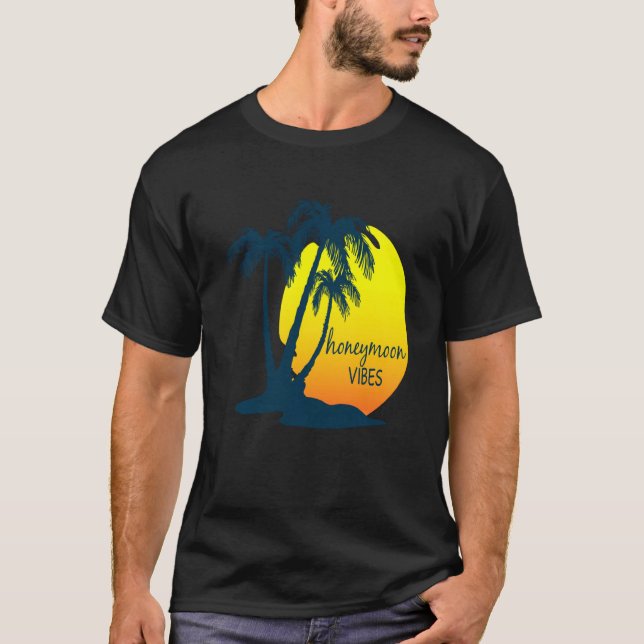 Honeymoon Vibes Beach Palm Tree Nach Hochzeit Vaca T-Shirt (Vorderseite)