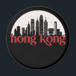 Hong Kong China Vintag City Skyline City City Magnet<br><div class="desc">Vintages und retro City Design mit wunderschöner Skyline, touristischer Attraktion und Stadtbild. Cooler Wolkenkratzer und Gebäude Silhouette Illustrationen für Touristen und Reisende. Ideal als Souvenir, um Zuhause zu bringen, wenn Sie durch die Welt reisen. Rett die Erinnerung an deine Reise und Ferien mit Familie und Freunden. Die Hintergrundfarbe kann auf...</div>