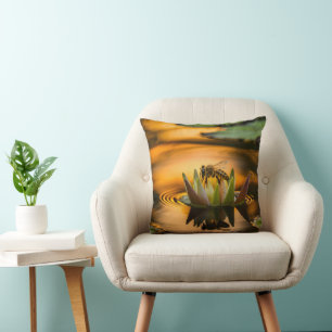 Honigbiene auf Blume Kissen