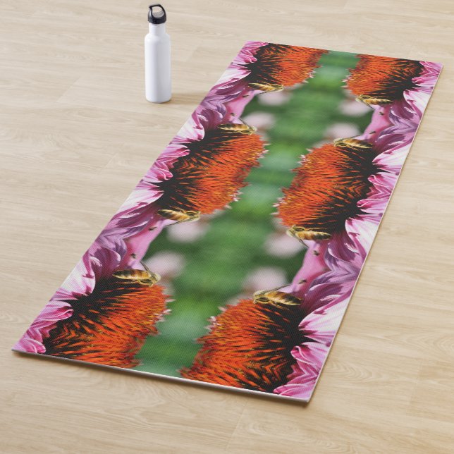 Honigbiene auf Echinacea Daisy Blume Abstrakt Yogamatte (Beispiel)
