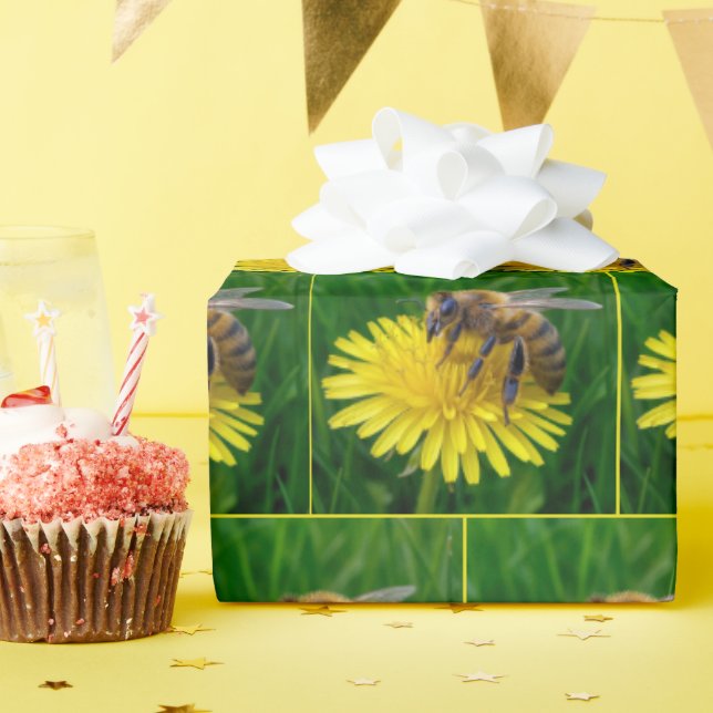 Honigbiene auf einem gelben Kronleuchter Geschenkpapier (Geburtstagsparty)
