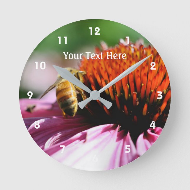 Honigbiene auf rosa Daisy Blume Nature Runde Wanduhr (Vorderseite)