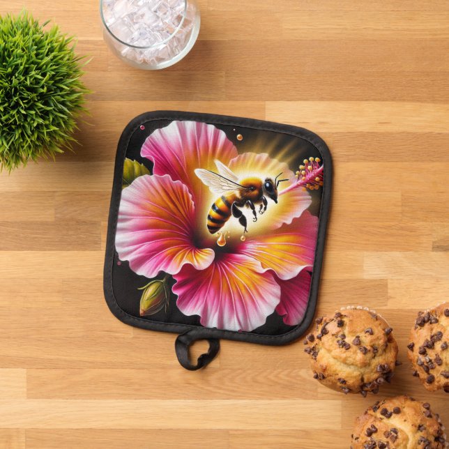 Honigbiene, die einen blühenden, hellen Hibiskus b Topflappen (Oben Unten)