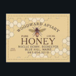 Honigwabenkraut-Honigbienengelb Postkarte<br><div class="desc">Apiary Postcard mit Honigbiene und gepunkteter Grenze auf honiggelbem Hintergrund. Nutzen Sie diese Karte,  um auf der Rückseite für allgemeine Veranstaltungen mit elegantem Wabenhintergrund zu werben.</div>