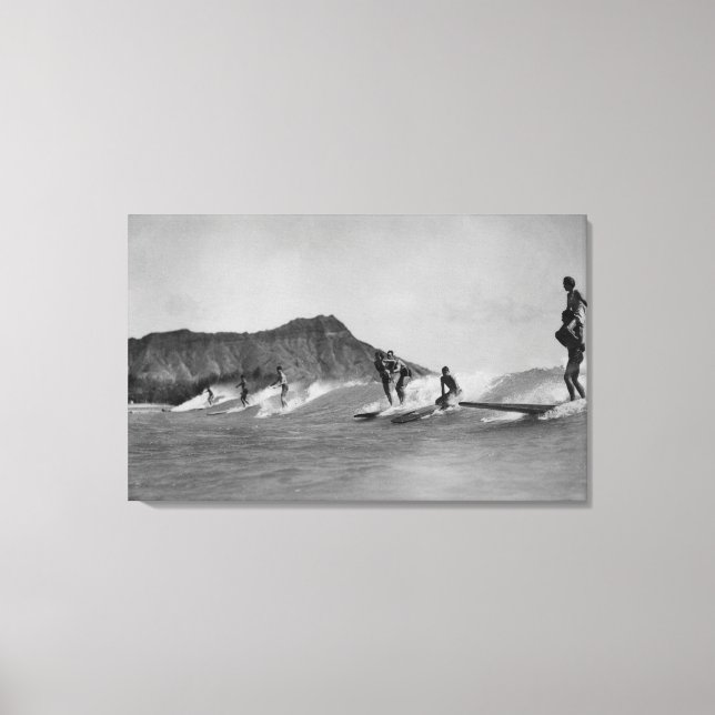 Honolulu, Hawaii - Surfer vor Waikiki Beach Leinwanddruck (Vorderseite)