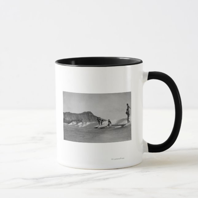 Honolulu, Hawaii - Surfer vor Waikiki Beach Tasse (Rechts)