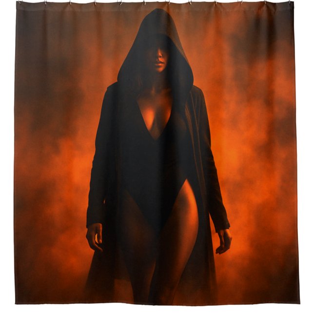 Hooded Woman Duschvorhang (Vorderseite)