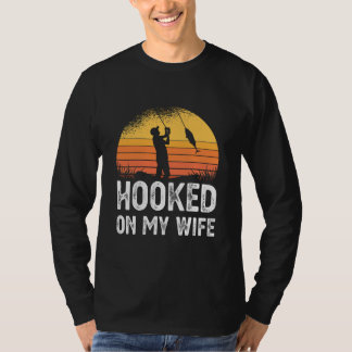 Hooked auf meiner Ehefrau Fischen der Natur von Fi T-Shirt