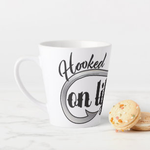 "Hooked On Life"-Haken-Illustration, personalisier Milchtasse