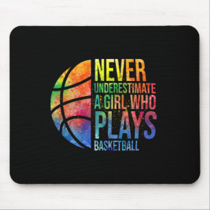 Hoops Girls unterschätzen nie ein Mädchen, das B s Mousepad