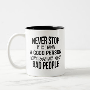 Hören Sie niemals auf, eine gute Person zu sein Zi Zweifarbige Tasse