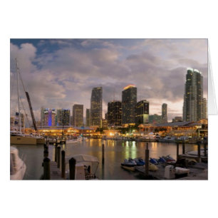 Horizon financier de Miami au crépuscule