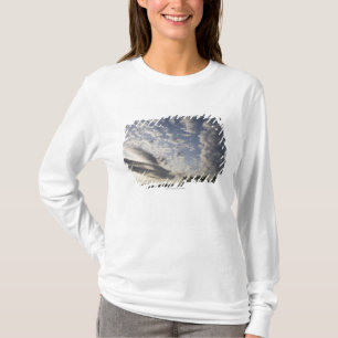 Horizont-Himmel-Ansicht mit Wolken T-Shirt