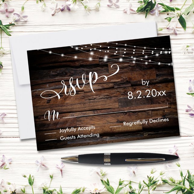 Horizontal Rustic Wood & Light Strings Event RSVP Karte (Von Creator hochgeladen)