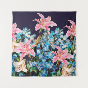 Horizontaler Blumenrand. Lilien und Delphinien, Wandteppich