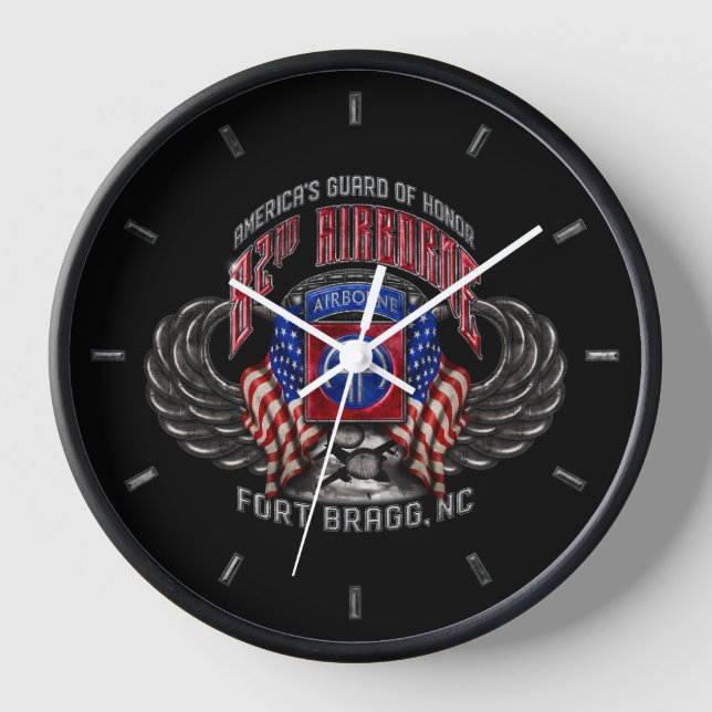 Horloge 82e Vol Airborne. Arrière - plan noir Bragg (Recto)