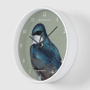 Horloge Beau oiseau chevalier en hirondelle d'arbre sur fi