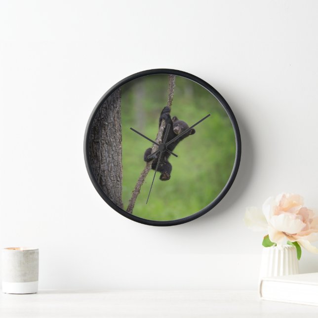 Horloge Black Bear Cub jouant sur le membre de l'arbre (Maison)