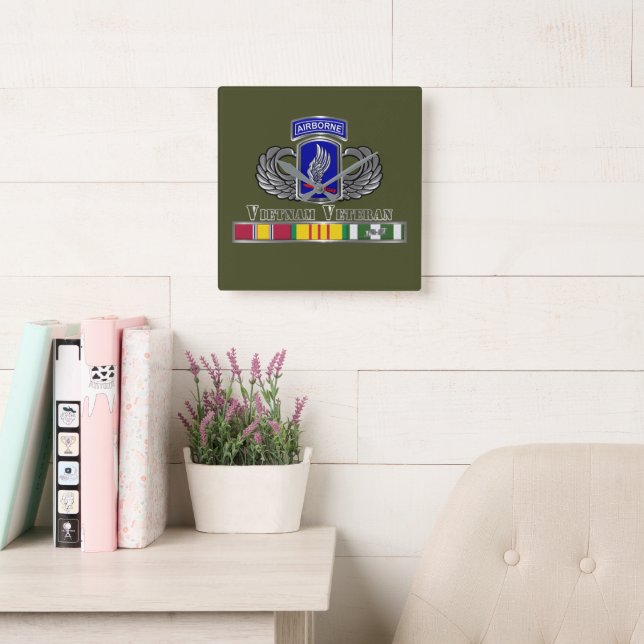 Horloge Carrée 173e brigade aéroportée Vétéran du Vietnam (Salle de lecture)