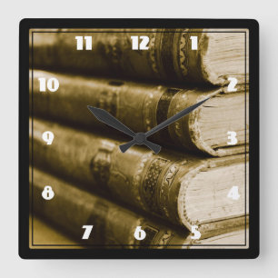 Horloge Carrée A Stack of Old Books
