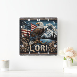 Horloge Carrée Aigle avec Arrière - plan du drapeau américain
