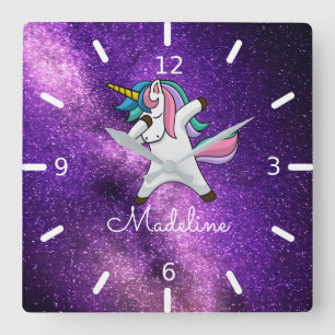 Horloge Carrée AJOUTEZ VOTRE NOM/Unicorne violet dans l'espace en