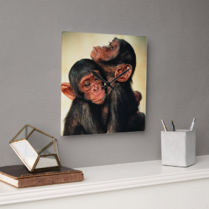 Horloge Carrée Animaux de bébés cutest   Hug de chimpanzé
