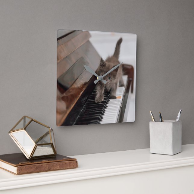 Horloge Carrée Animaux de bébés cutest | Kitten sur piano (Bureau)
