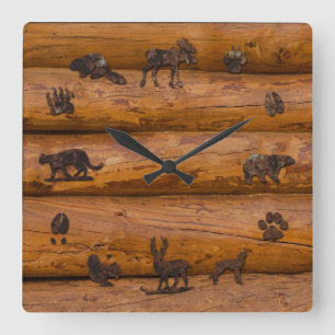 Horloge Carrée Animaux de région boisée sur des rondins