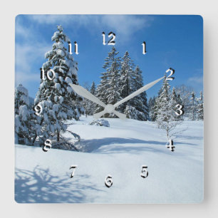 Horloge Carrée Arbres couverts de neige, belle scène hivernale