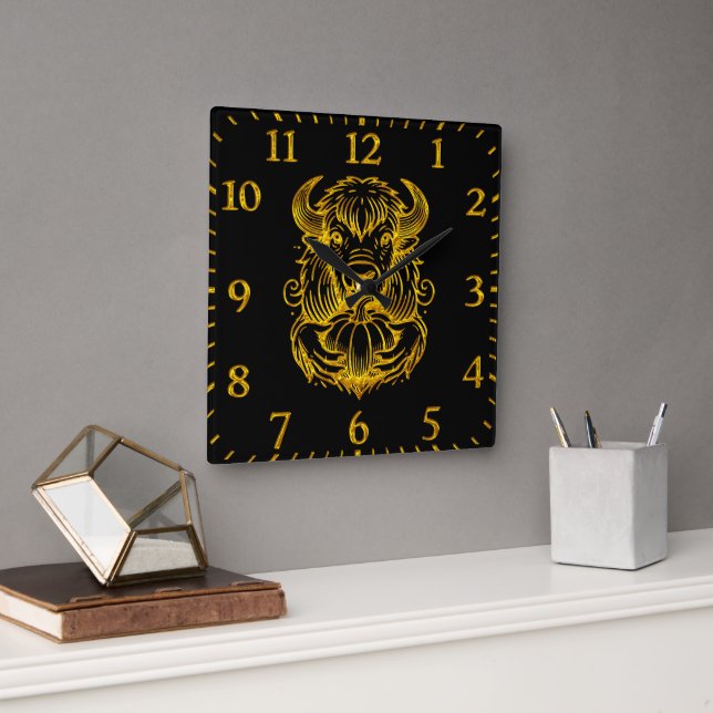 Horloge Carrée Bison tenant un Citrouille dans une illustration d (Bureau)