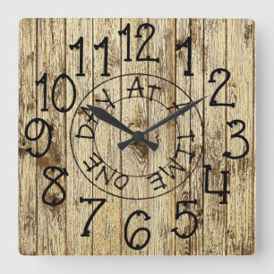 Horloge Carrée Bois personnalisé rustique un jour à la fois