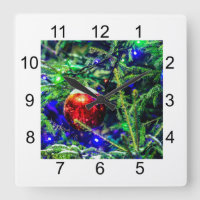 Boule rouge arbre de Noël vert