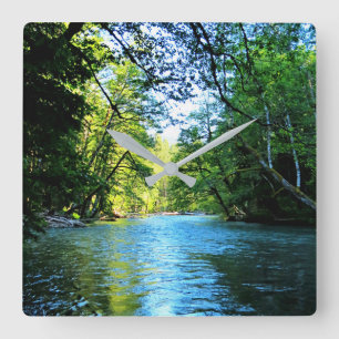 Horloge Carrée Bright Blue River Under Green Tree à Washington