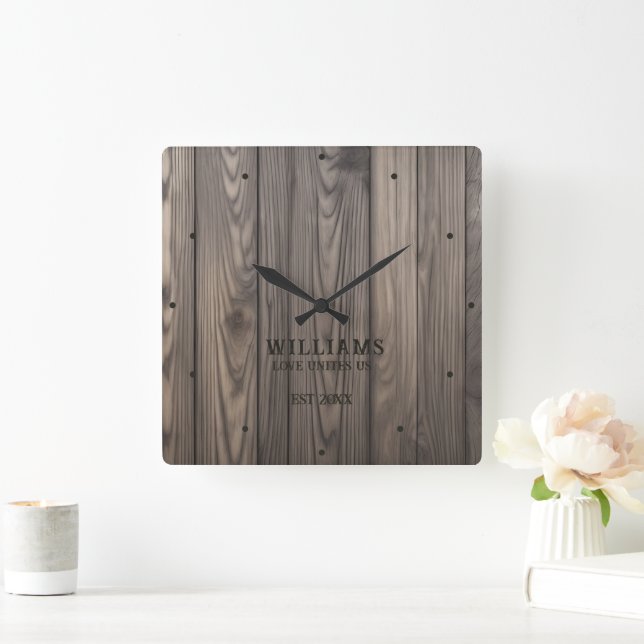 Horloge Carrée Brown en bois de noyer rustique personnalisé (Maison)
