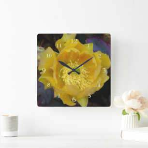 Horloge Carrée Cactus de prickly pourpre avec Fleur Jaune