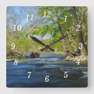 Horloge Carrée Calme À L'Horloge Du Mur De Rivière