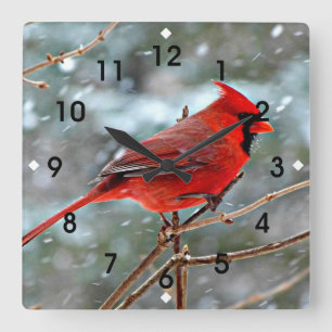 Horloge Carrée Cardinal rouge dans la neige d'hiver